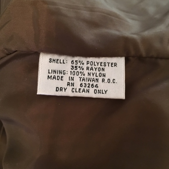 ATRIUM COLLECTION TAUPE & WHITE SUIT - SIZE 6/7 - Picture 4 of 4